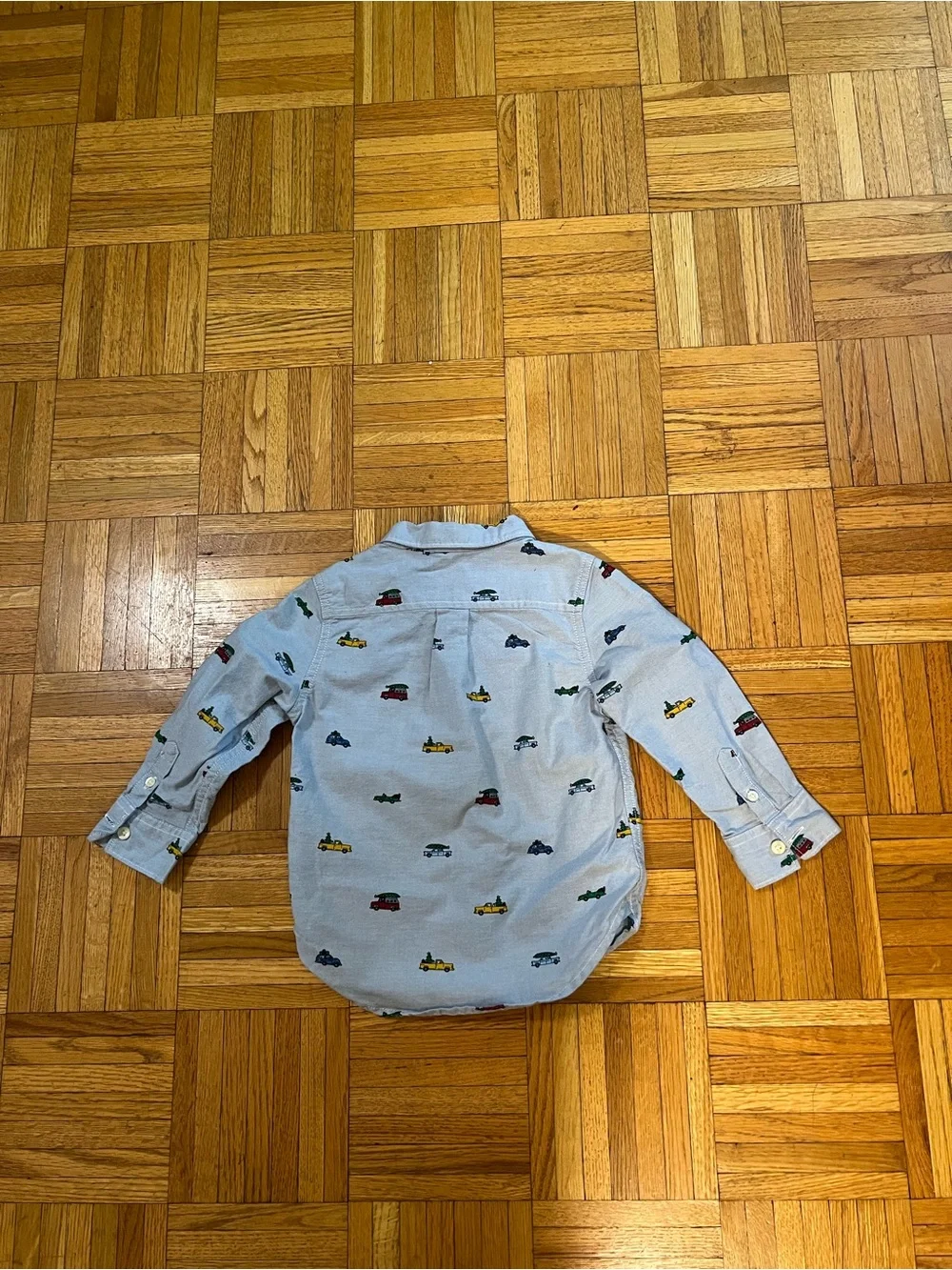GAP Light Blue Button-Down Shirt with Multicolor Car Print with Xmas Trees 3 yrs